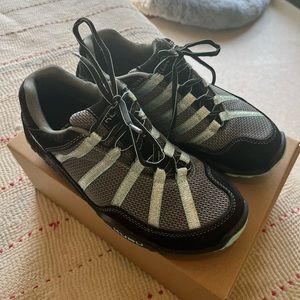 Kuru Arch Support trail hikers